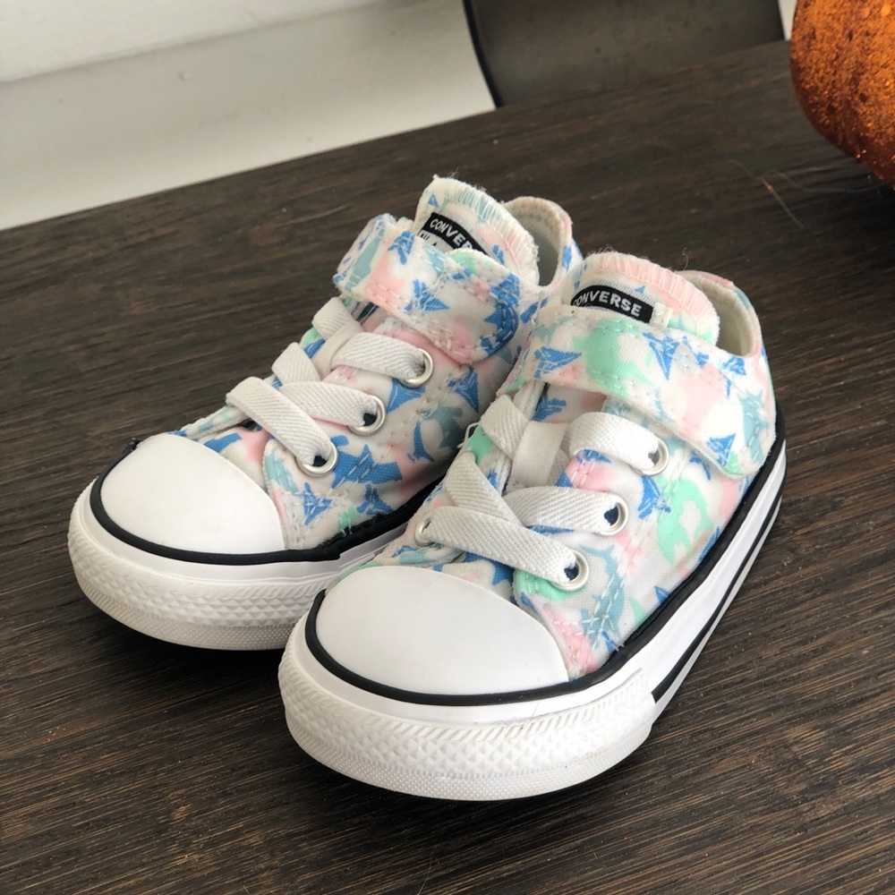 Baby shark converse 🦈